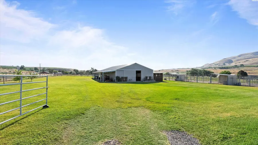35803 W Rayhill Rd, Benton City, WA 99320 - #2