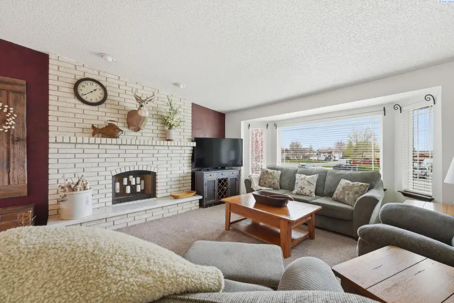 2405 Towhee Ln., West Richland, WA 99353 - #3