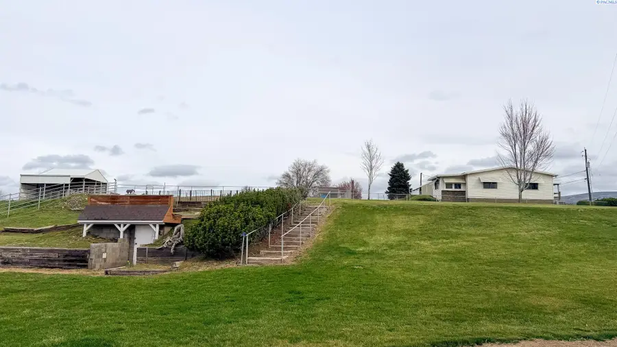 150 Dusty Puddle Rd, Selah, WA 98942 - #3
