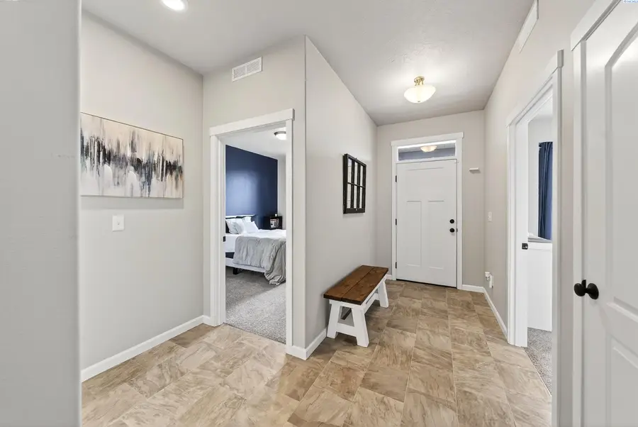 1545 W 32nd Ave, Kennewick, WA 99337 - #2