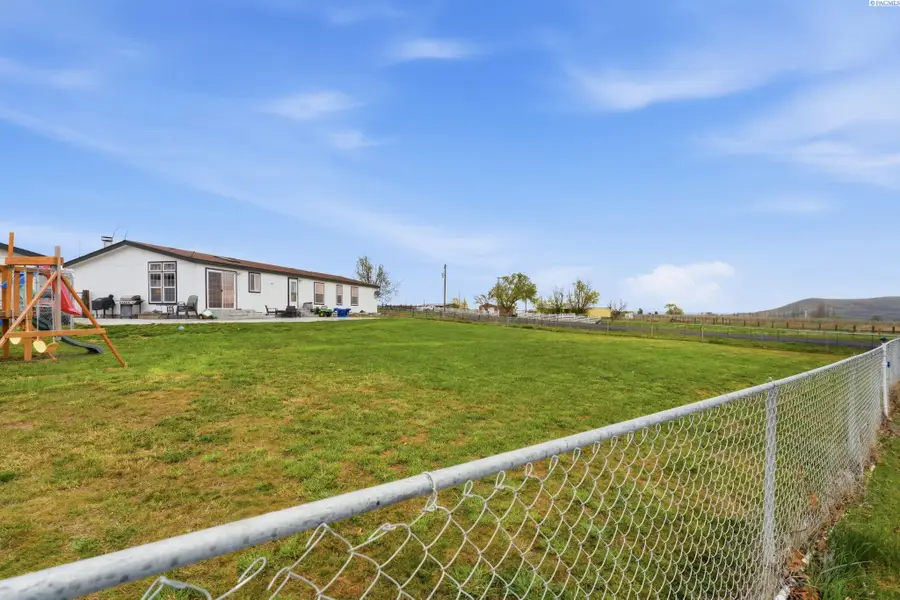 61610 N Whan Rd, Benton City, WA 99320 - #2