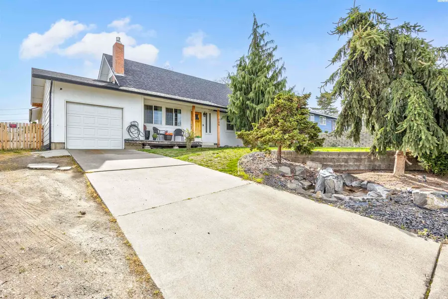 706 Buena Vista Ave, Sunnyside, WA 98944 - #2