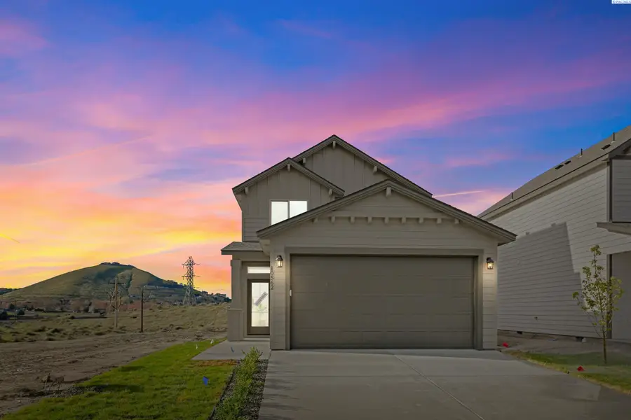 10562 Clearwater Dr, Kennewick, WA 99336 - #2