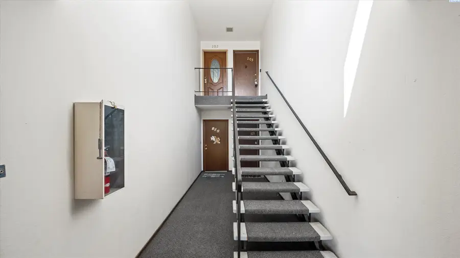 629 N Fisher St #A203, Kennewick, WA 99336 - #3