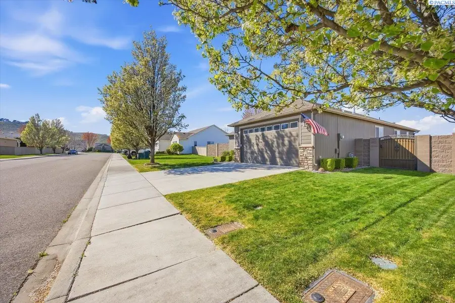 5504 W 20th Avenue, Kennewick, WA 99338 - #3