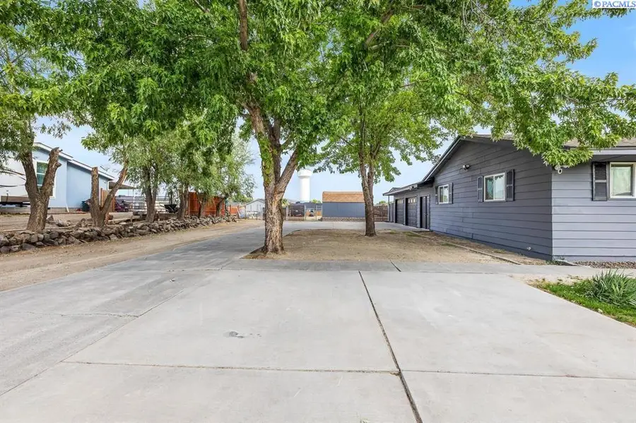 1202 Karen Ave, Benton City, WA 99320 - #2