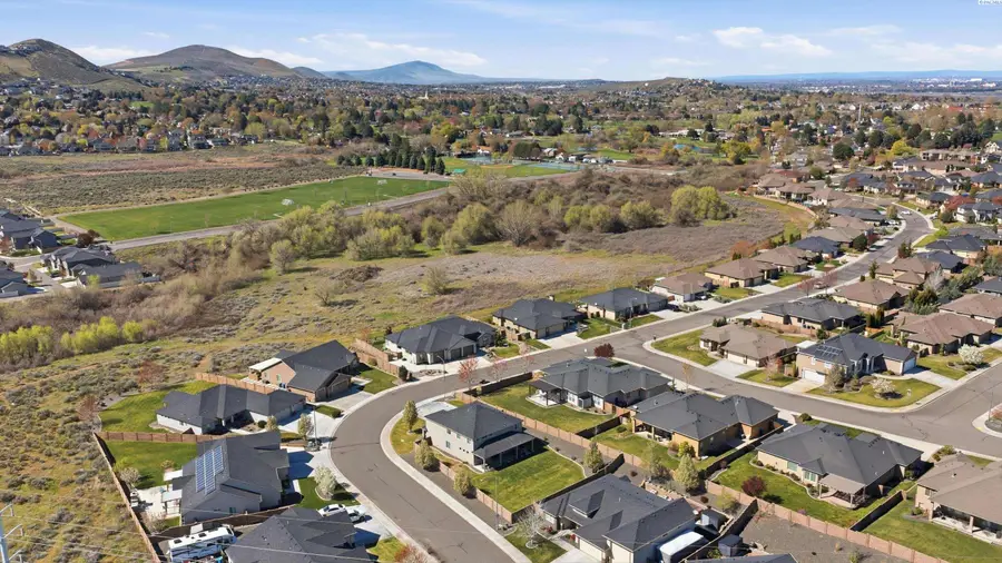 824 Meadows Dr. S., Richland, WA 99352 - #2