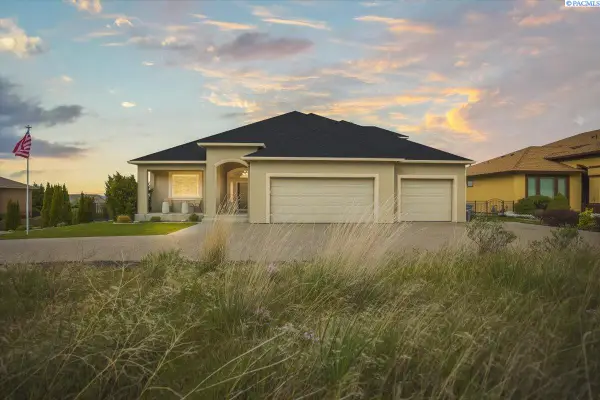 1257 Plateau Dr, Richland, WA 99352