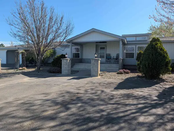 7405 Van Giesen, West Richland, WA 99353