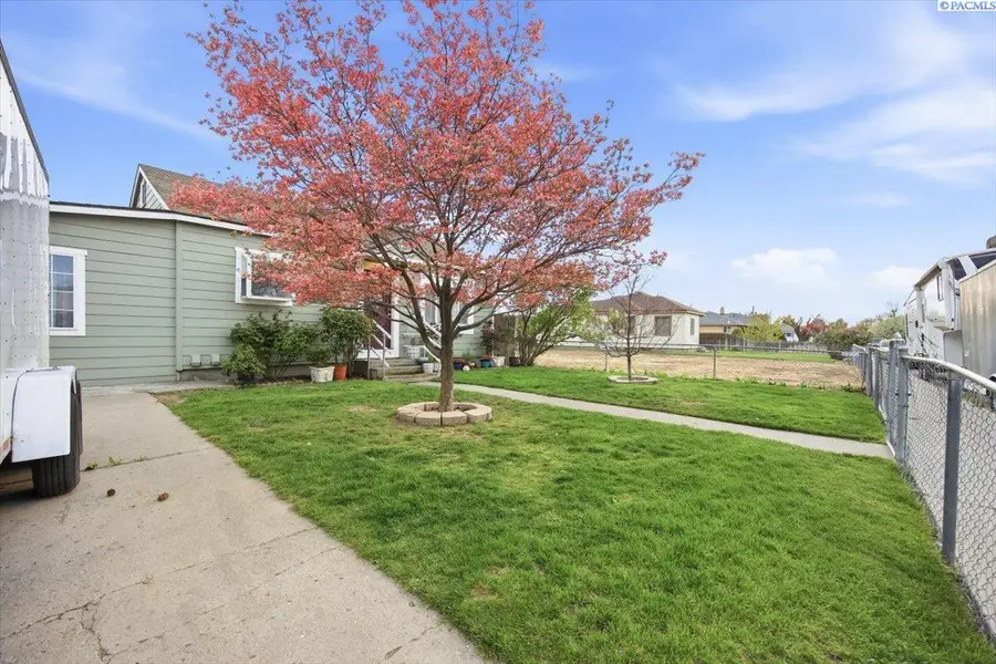932 W Agate St, Pasco, WA 99301 - #3