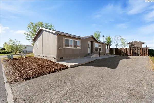 6306 James St, West Richland, WA 99353