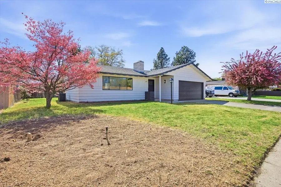 2421 W Grand Rhonde Pl, Kennewick, WA 99336 - #2