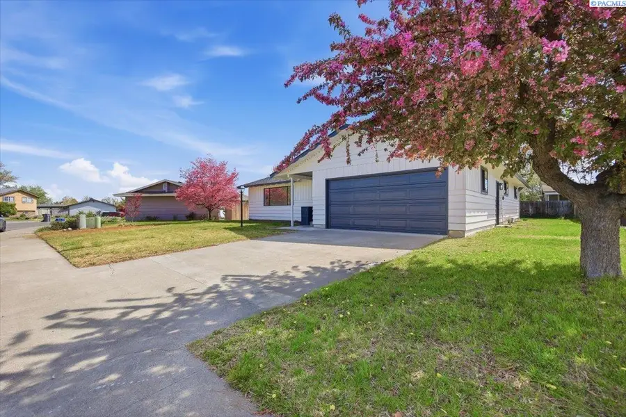 2421 W Grand Rhonde Pl, Kennewick, WA 99336 - #3