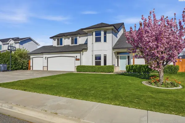 1704 Elmwood Ave, West Richland, WA 99353