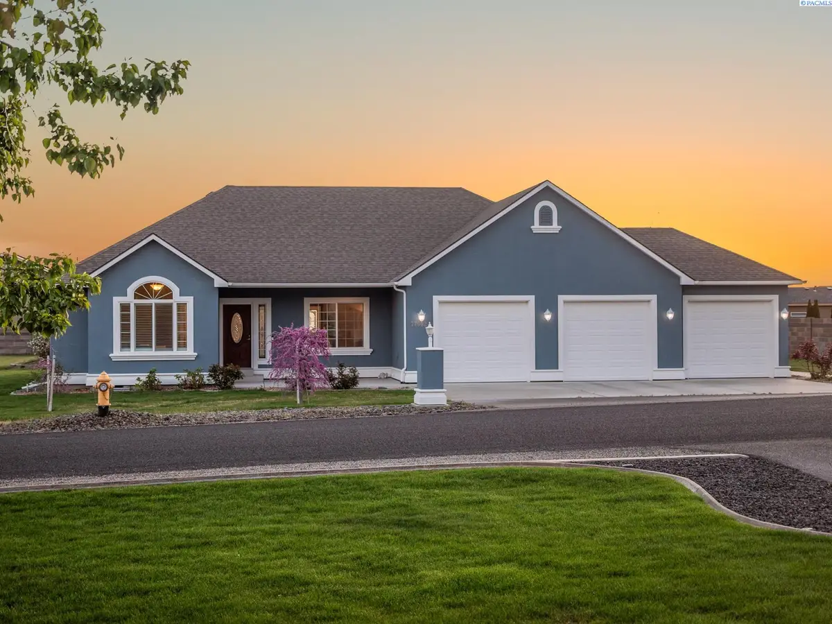 77002 E Timothy Ln, Kennewick, WA 99338 - #1