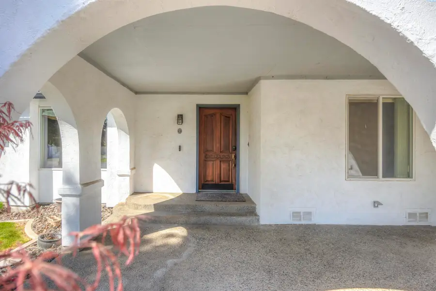 308 Westridge Drive, Grandview, WA 98930 - #2