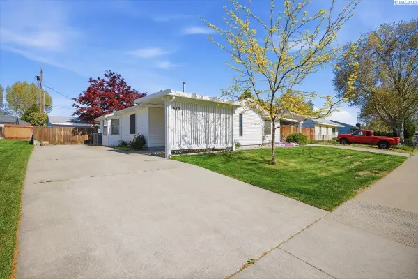 510 Cottonwood Dr, Richland, WA 99352