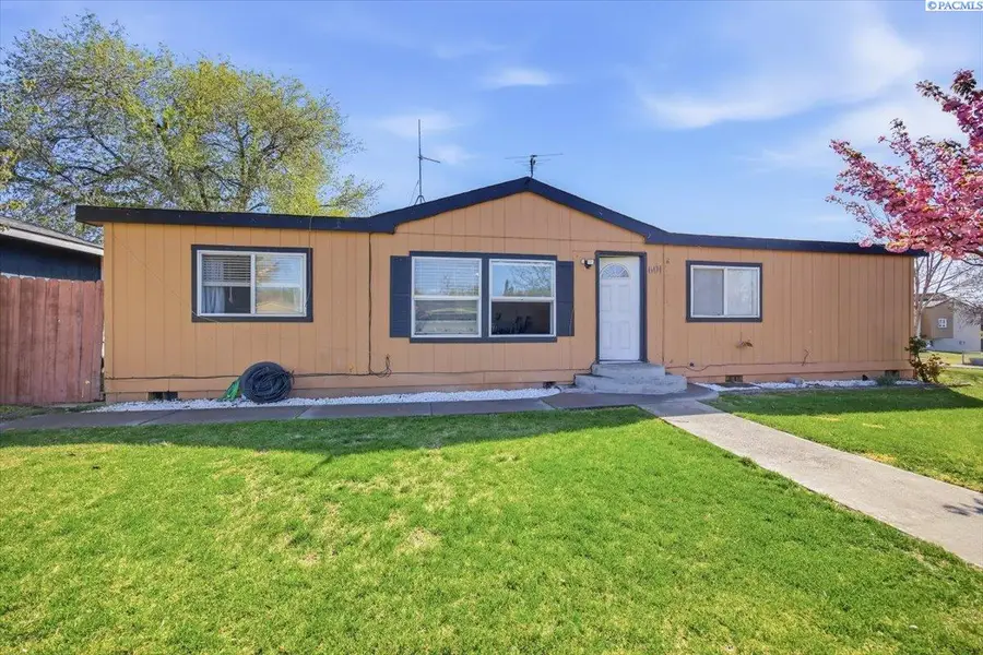 601 S Beech Ave, Pasco, WA 99301 - #2