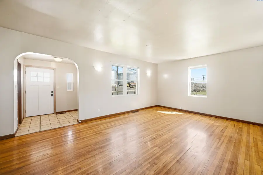 211 G Street, Endicott, WA 99125-5129 - #3