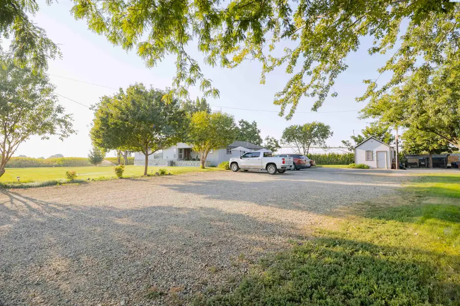 691 Van Belle Rd, Granger, WA 98832 - #3