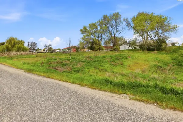 36 Fifth St, Eltopia, WA 99330