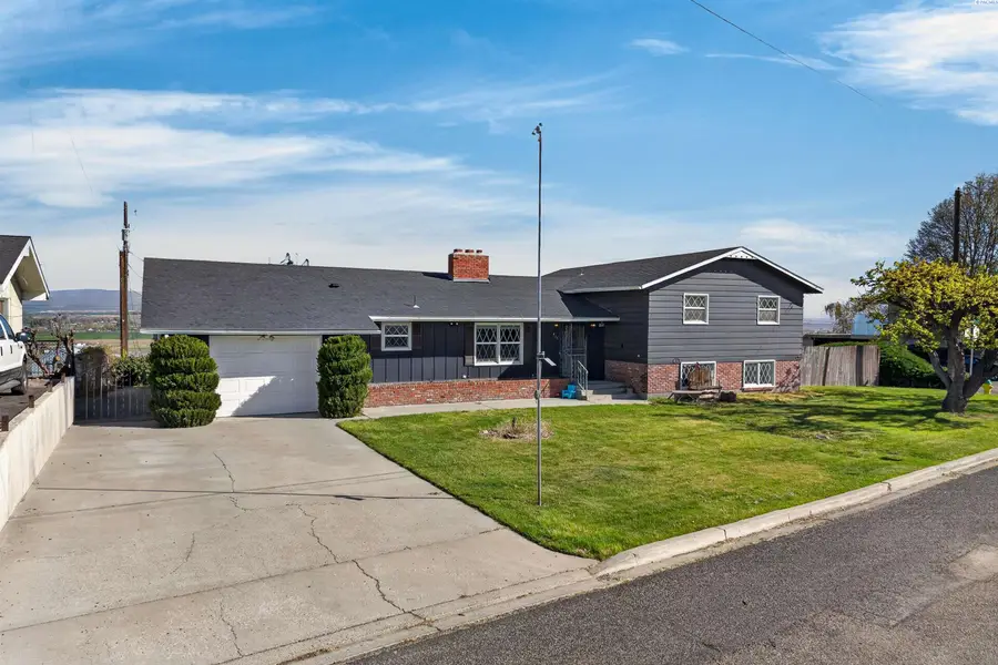 416 W Grandview Ave, Sunnyside, WA 98944 - #2