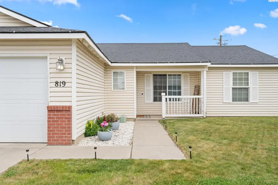 819 Jessica Ct, Grandview, WA 98930 - #2
