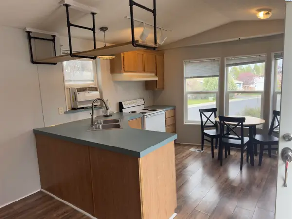 260 NW Golden Hills #42, Pullman, WA 99163-2177
