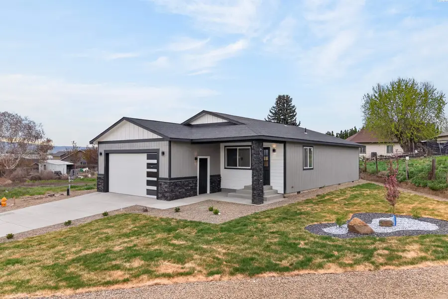 412 Victoria St, Sunnyside, WA 98944 - #2