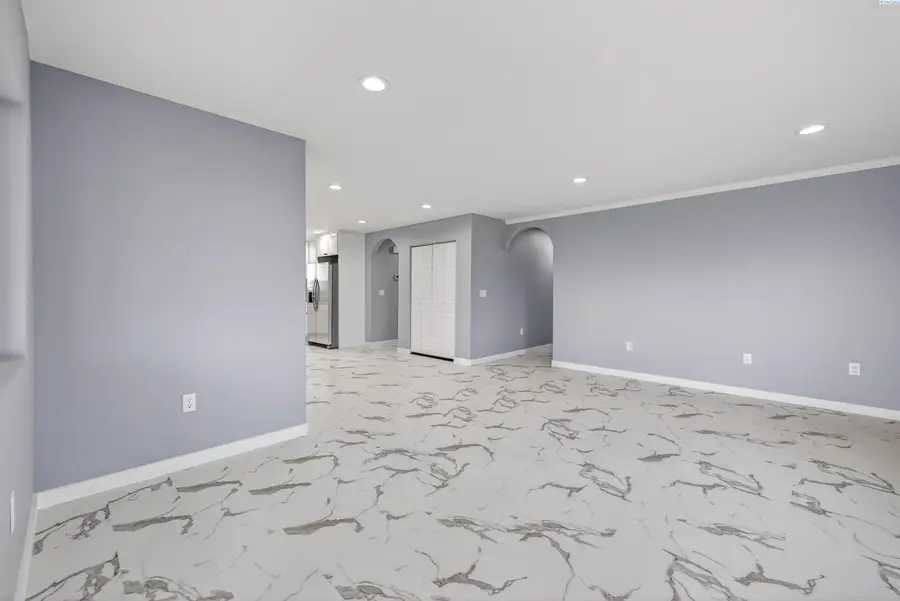 412 Victoria St, Sunnyside, WA 98944 - #3