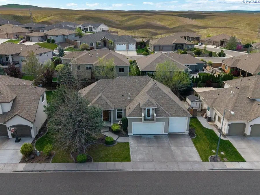 3905 W 47th Ave., Kennewick, WA 99337 - #2