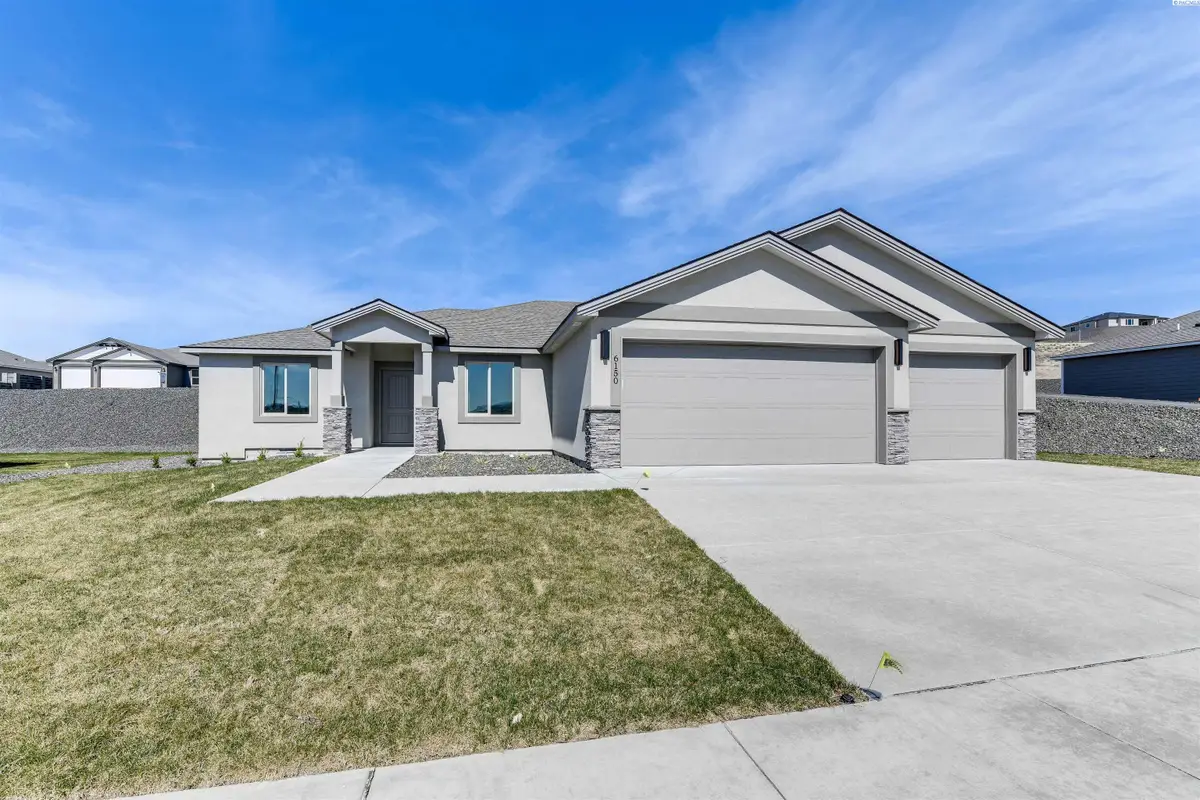 6150 W 30th Pl, Kennewick, WA 99338 - #1