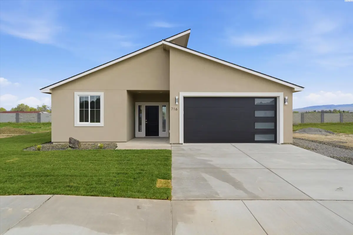 716 San Jose Ave, Sunnyside, WA 98944 - #1