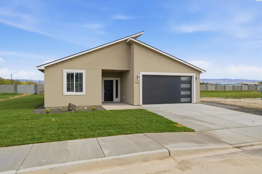716 San Jose Ave, Sunnyside, WA 98944 - #2