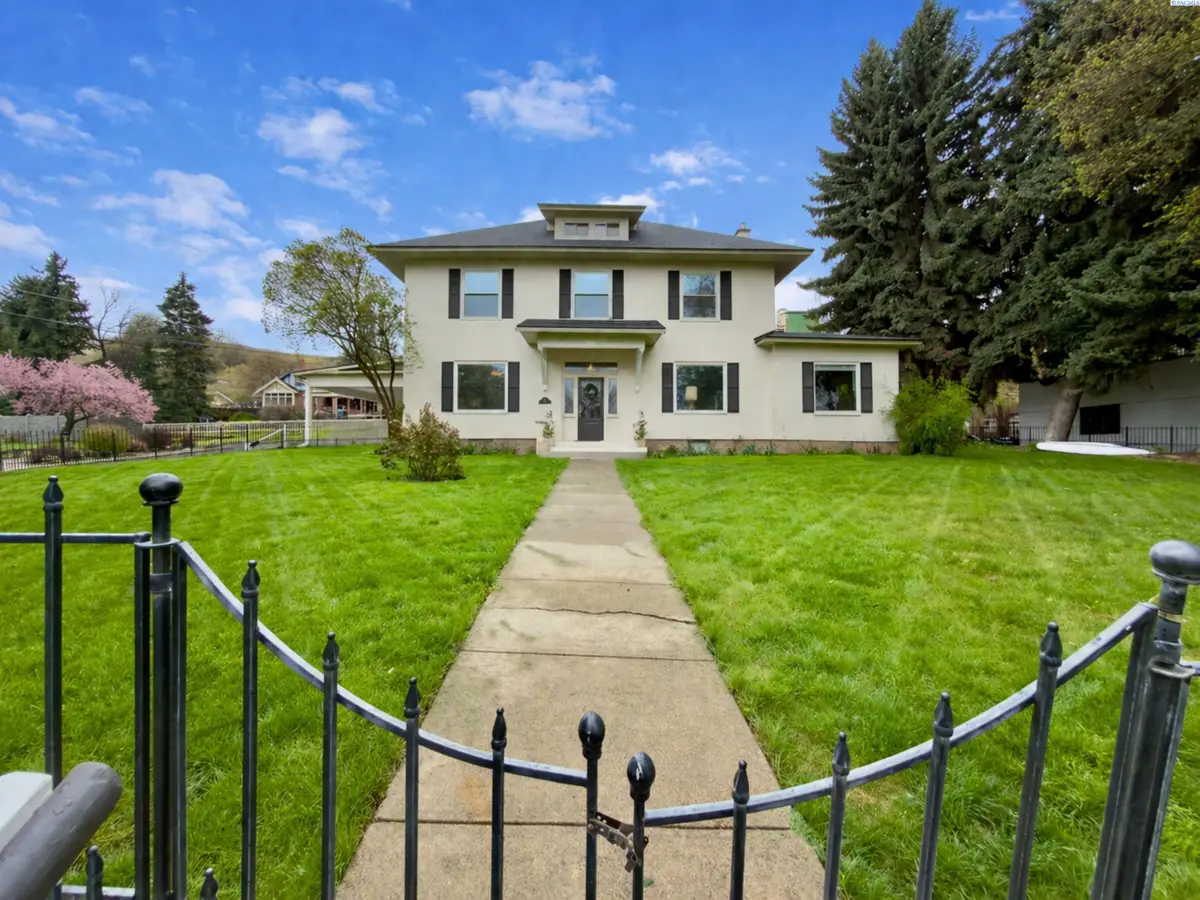 208 E James Street, Colfax, WA 99111 - #1