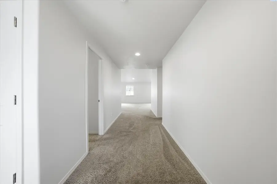 1032 W Sequoia Rd, Moses Lake, WA 98837 - #2