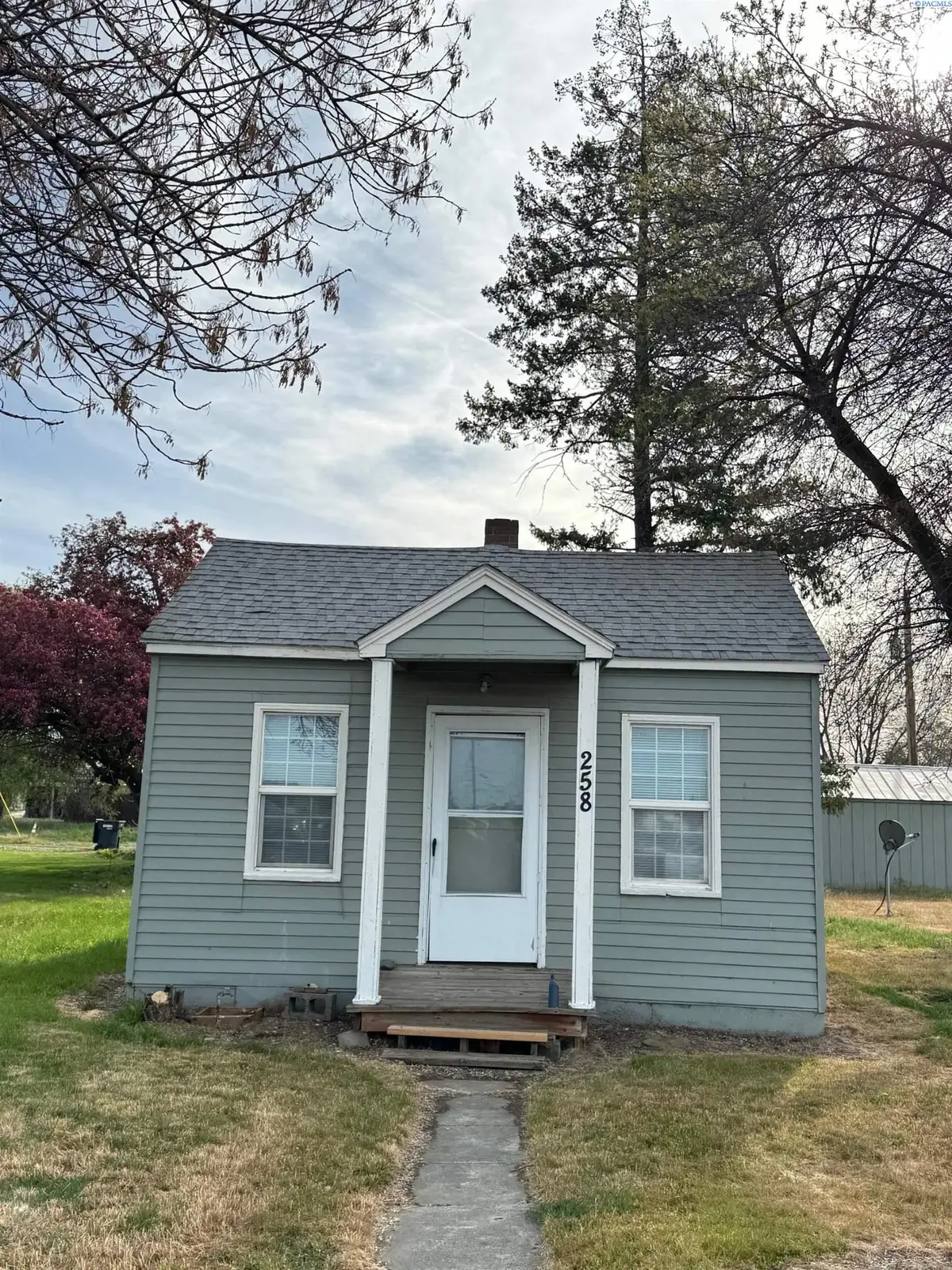 258 S Burke Ave, Connell, WA 99326 - #1