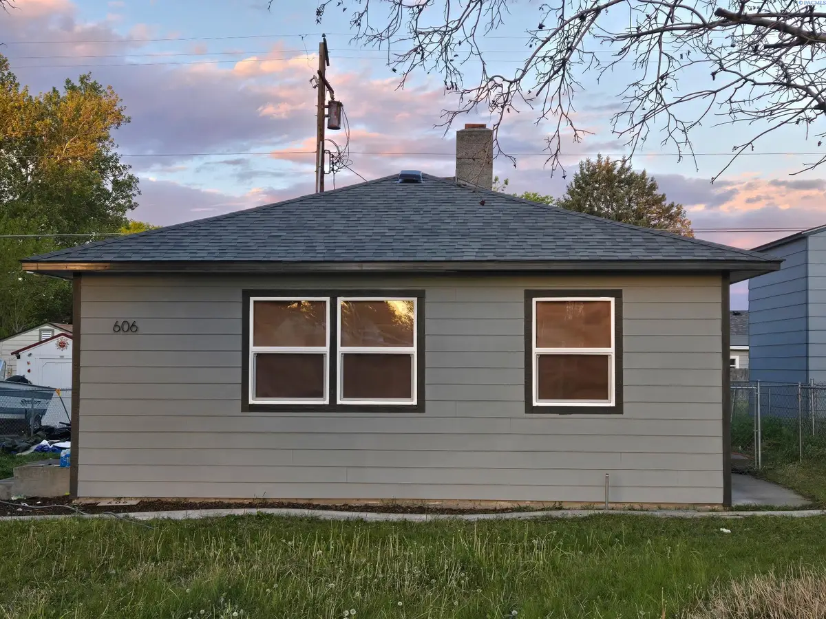 606 Wright Ave, Richland, WA 99352-4217 - #1
