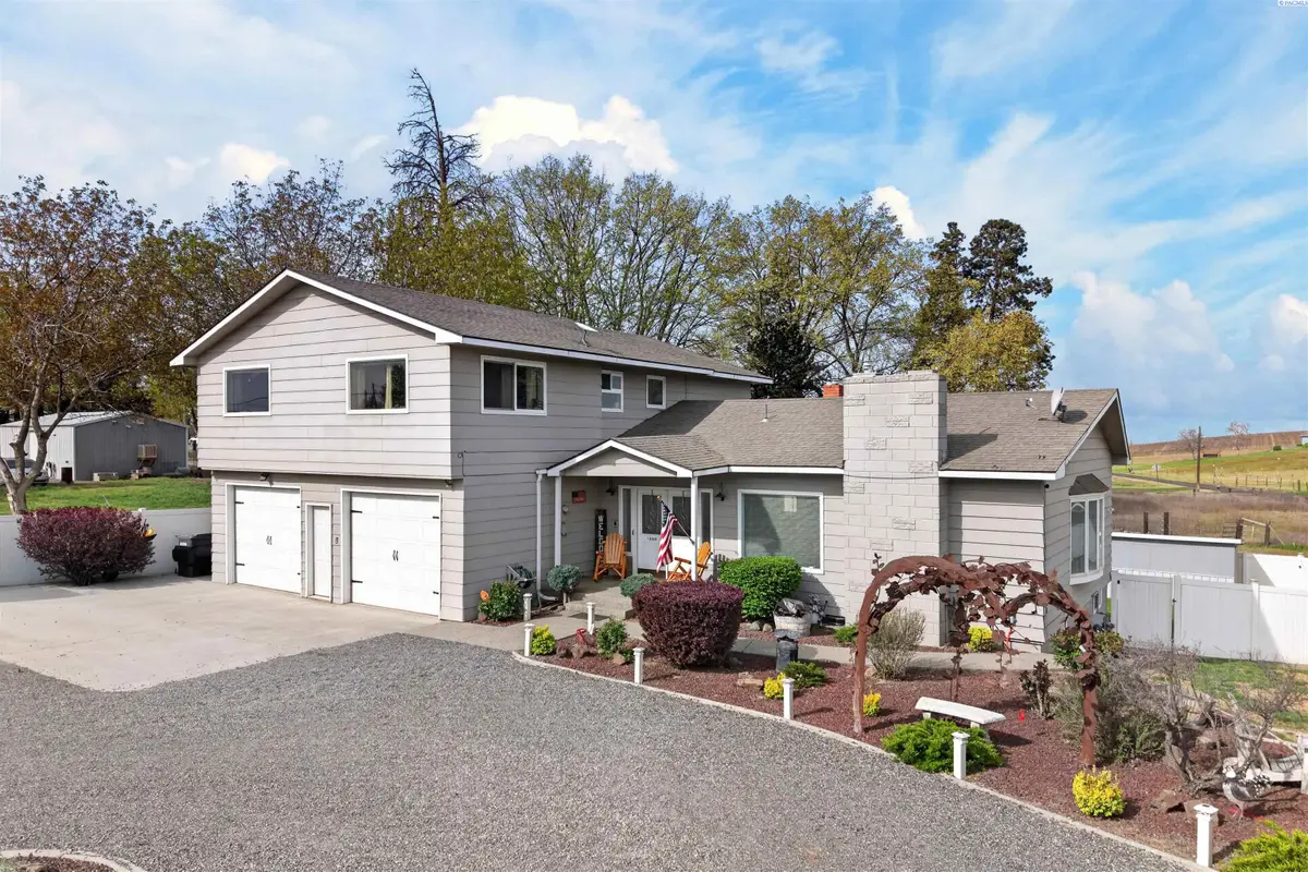 1260 Appleway Rd, Grandview, WA 98930 - #1