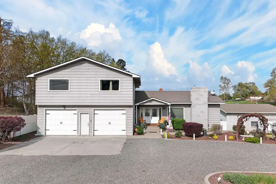 1260 Appleway Rd, Grandview, WA 98930 - #2