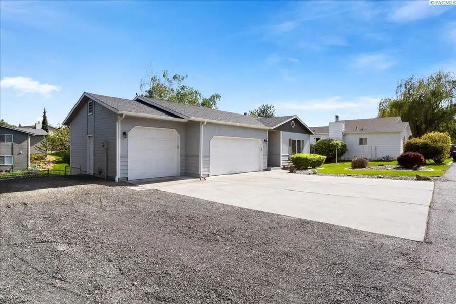 727 W 32nd Ave, Kennewick, WA 99337 - #2