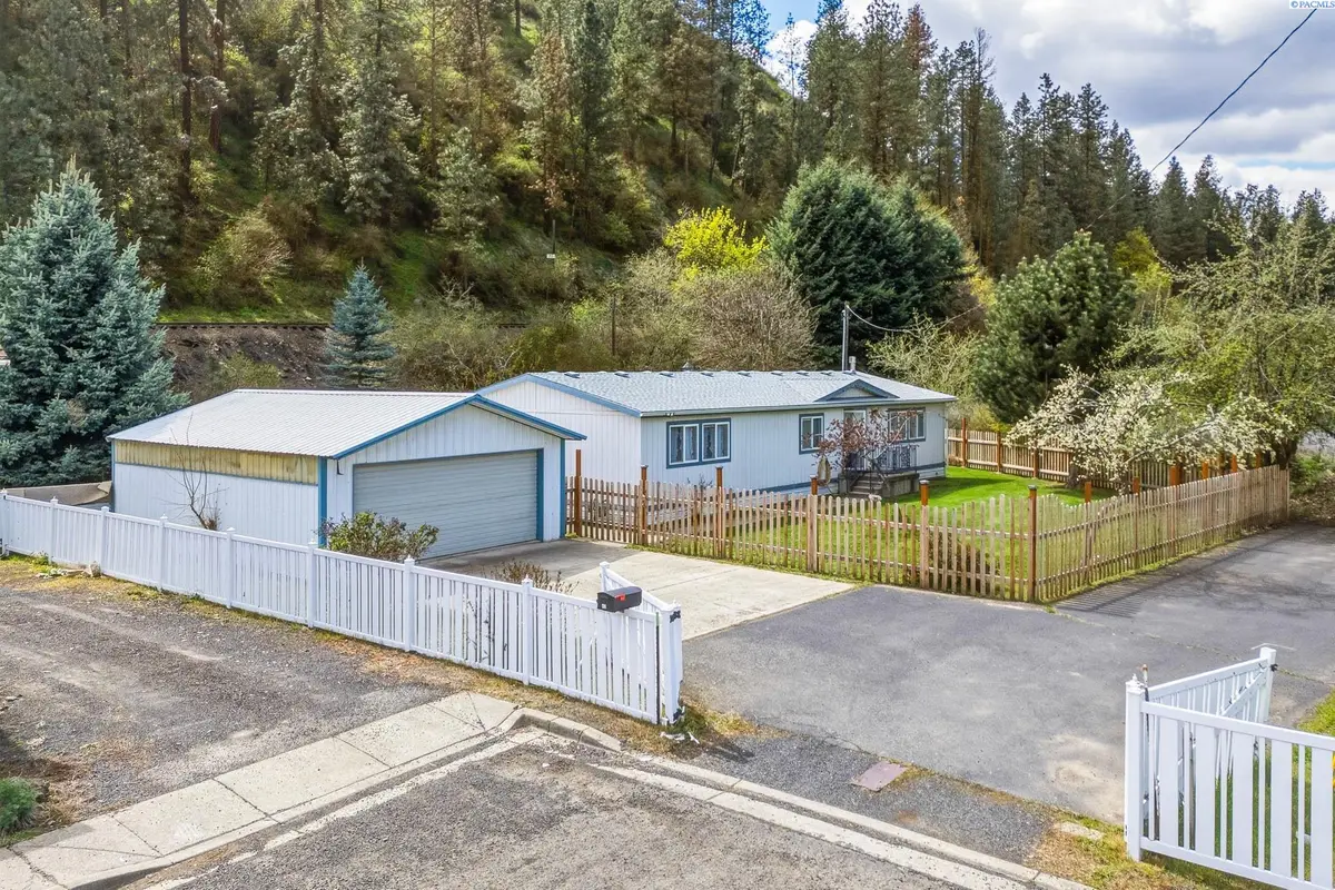 421 W A Ave, Colfax, WA 99111 - #1