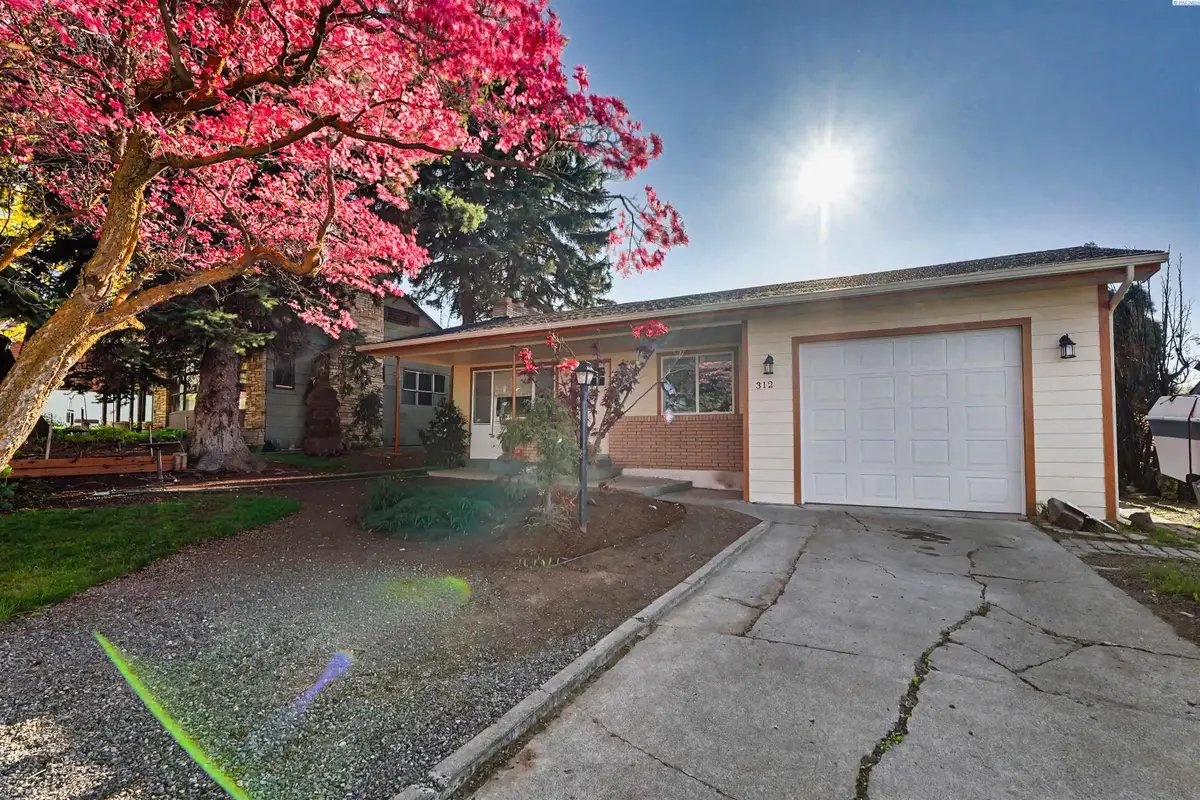 312 27th Ave, Yakima, WA 98902 - #1