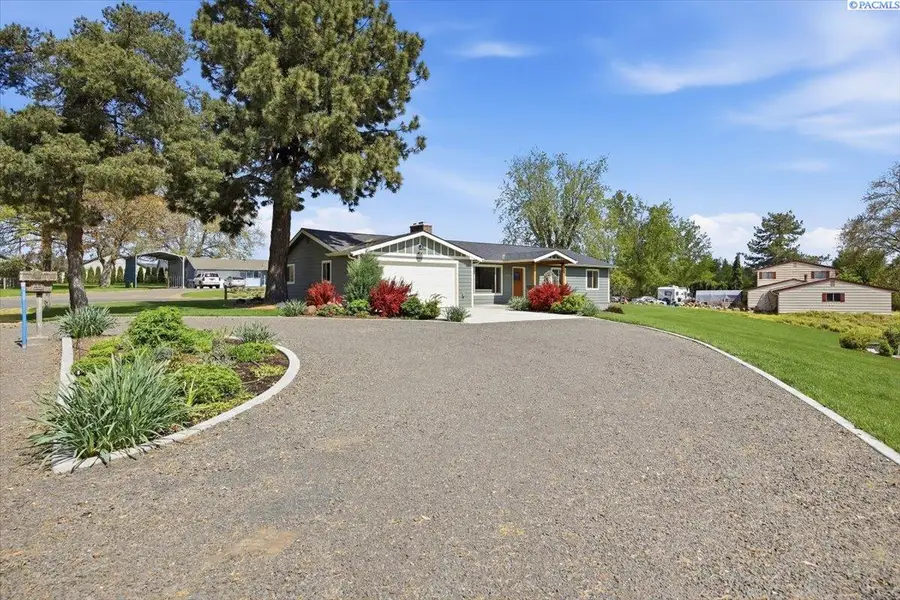 919 Stanley Dr, College Place, WA 99324 - #3