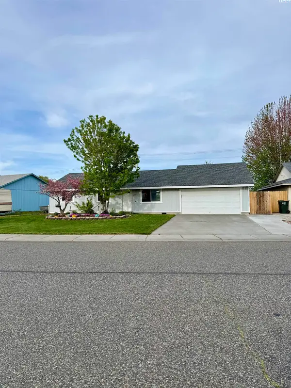 2924 Iris Street, West Richland, WA 99353