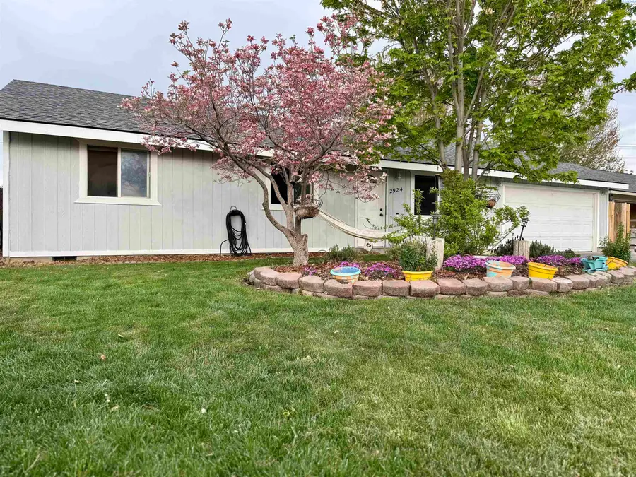 2924 Iris Street, West Richland, WA 99353 - #3