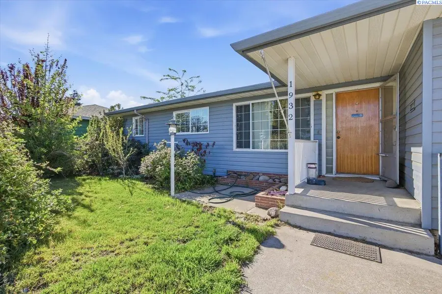 1932 W Ruby St, Pasco, WA 99301 - #2