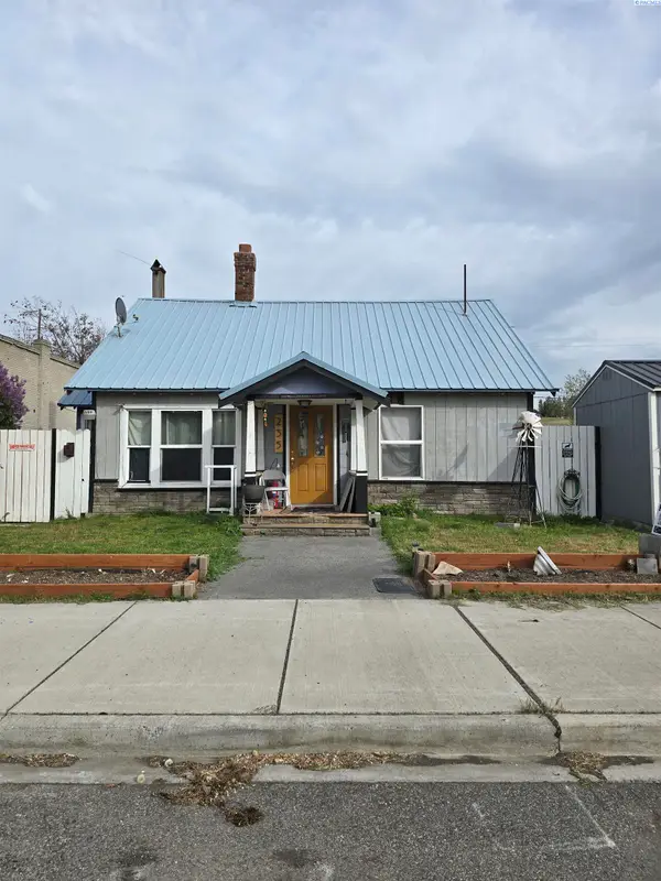 235 S Main St, Washtucna, WA 99371