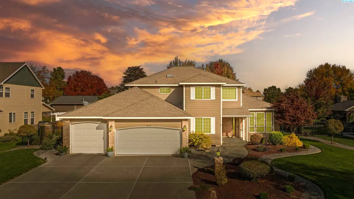 10215 W Court St, Pasco, WA 99301 - #1