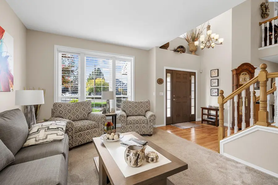 10215 W Court St, Pasco, WA 99301 - #3